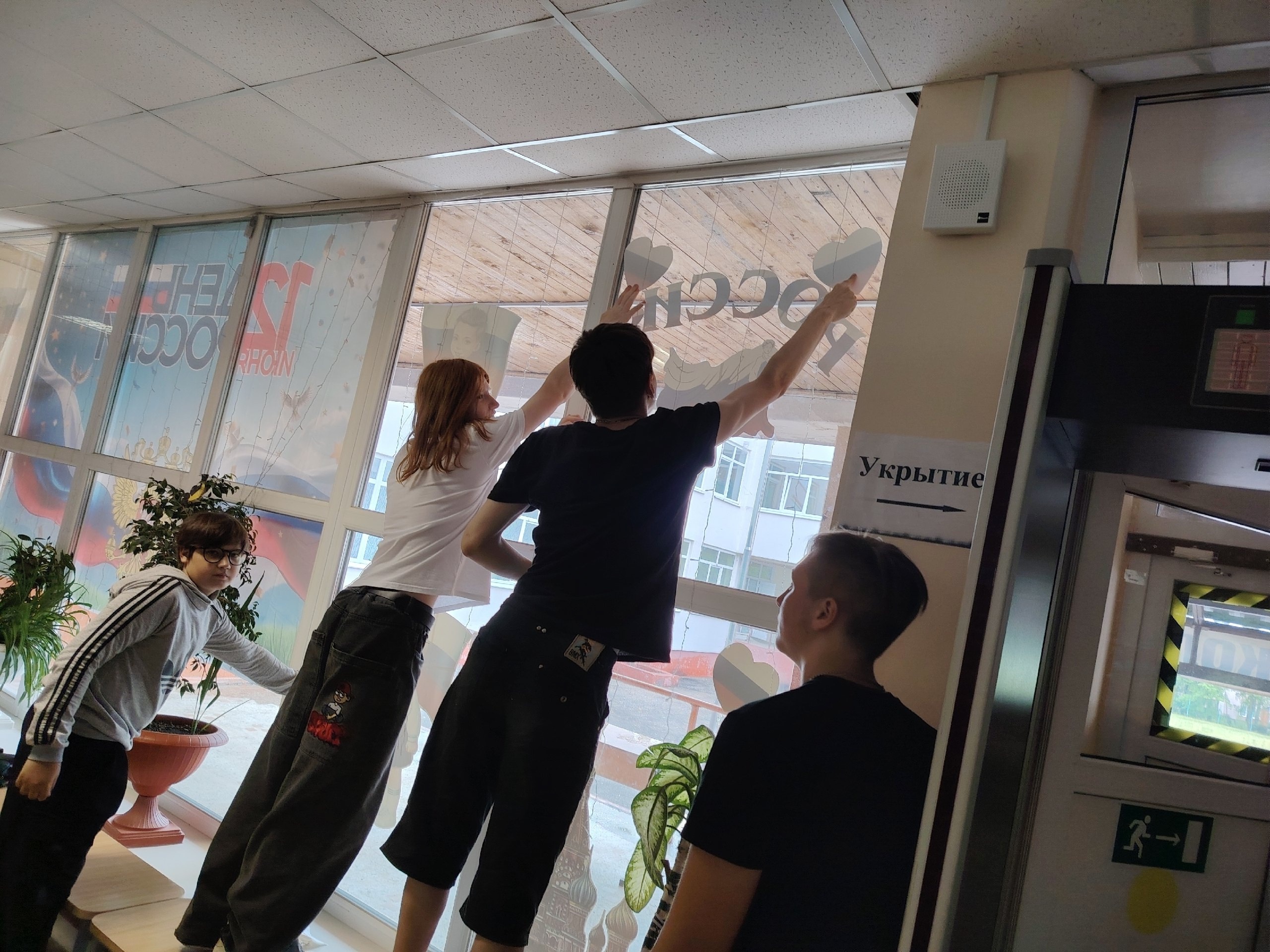 Трудовой отряд продолжает свою работу.