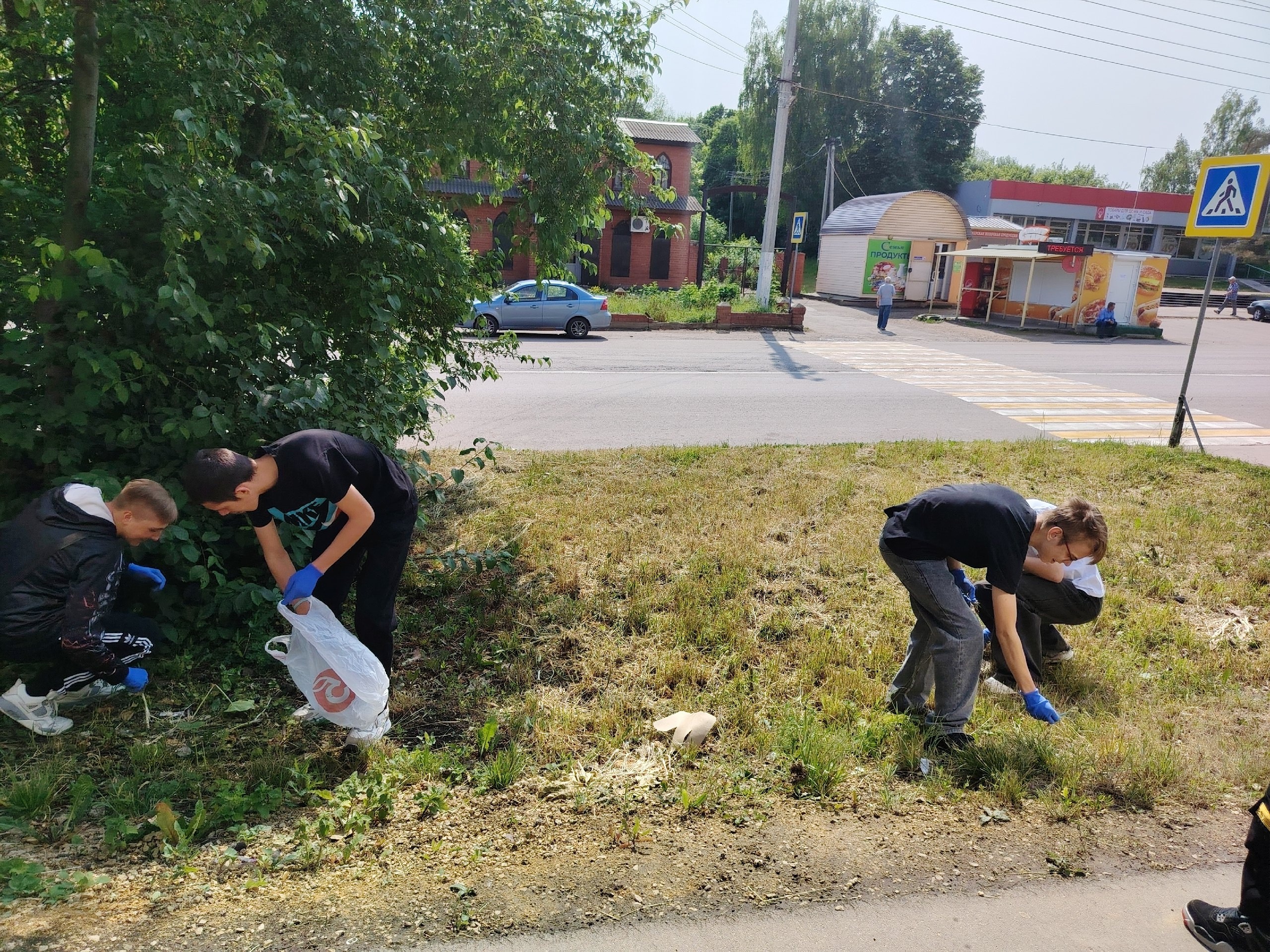 Чисто должно быть на улицах города).