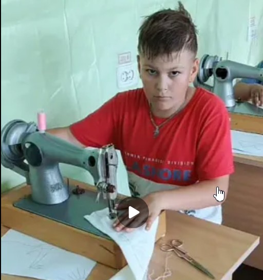 А я и машинке шить могу....