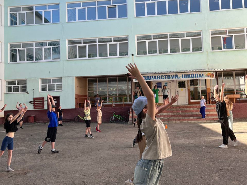 На зарядку по порядку становись!.