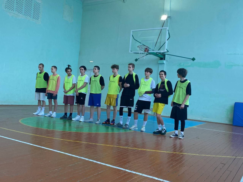 Товарищеская встреча среди команд по баскетболу.