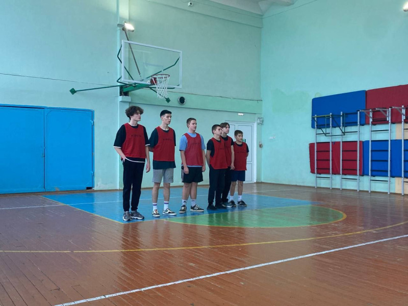 Товарищеская встреча среди команд по баскетболу.
